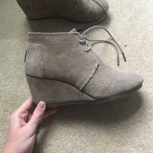 Toms wedges